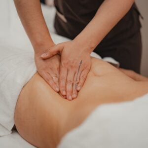 Massagem de relaxamento nas costas no Mirra Porto Spa, Porto